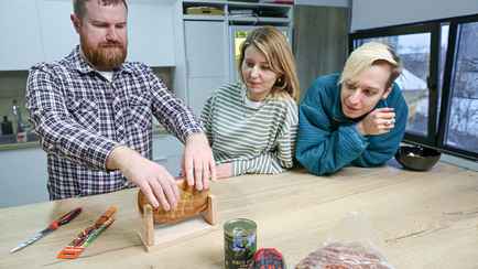 «Под вино с помидоркой и дыней» – Белорусы оценили хамон, прошутто, тушенку из лося и колбасу с углем Made in Belarus