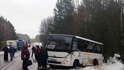 В ДТП под Борисовом рейсовый автобус столкнулся с грузовиком и легковушкой