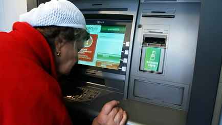 Сколько наличных можно иметь белорусам? Мошенники оставили пенсионеркам только по тысяче рублей