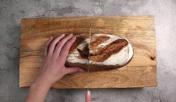 Зачем начинать резать хлеб с середины? Мало кто знает об этом гениальном трюке