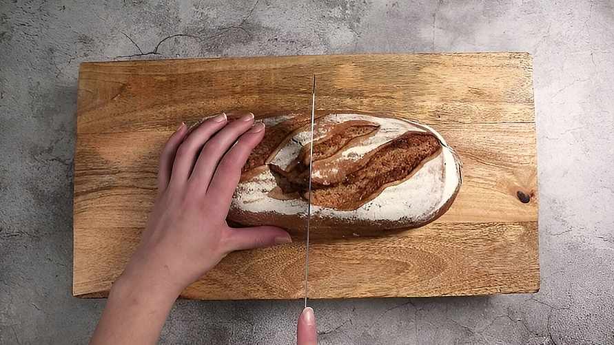 Зачем начинать резать хлеб с середины? Мало кто знает об этом гениальном трюке