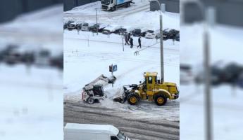 «Залипательная техника» — Видео уборки снега в Минске набрало 2,2 млн просмотров. Что удивило подписчиков?