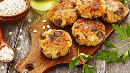 Как приготовить котлеты из сушеных грибов? 2 вкусных и простых рецепта