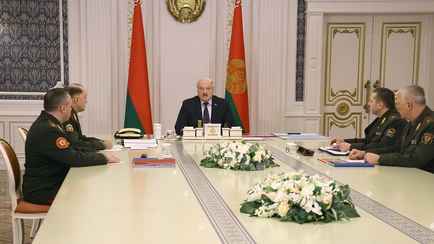 «Готовятся отряды, полководцы определены» – Лукашенко поручил военным «не прозевать случайных развитий событий на границе»