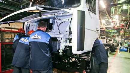 МАЗ пообещал новым работникам награду в 5 тыс. рублей. За что?