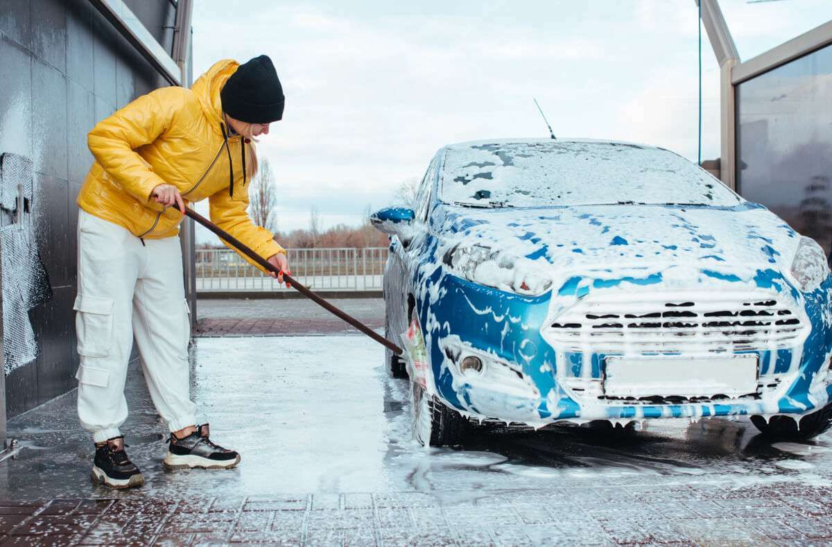 Каждому водителю нужно знать эти правила. Как помыть автомобиль зимой?