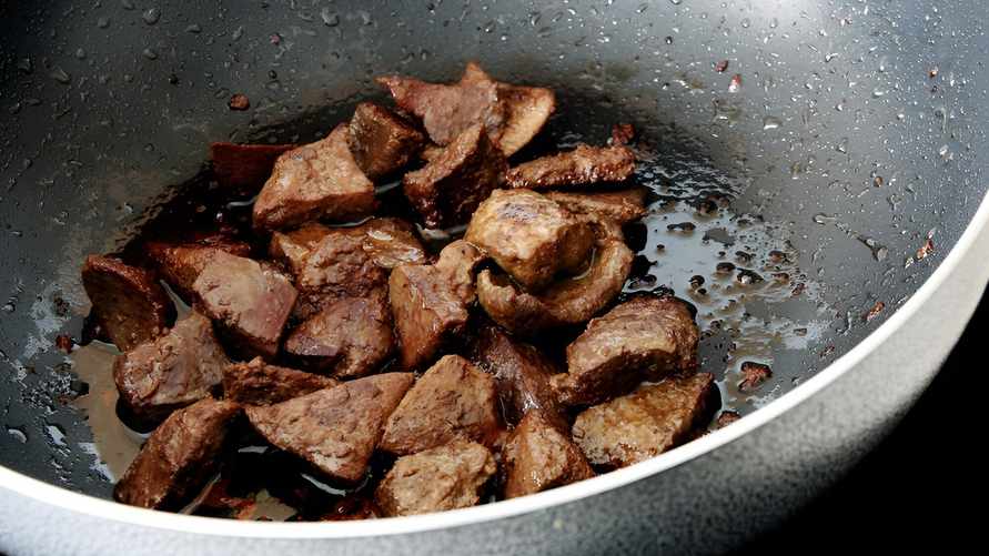 Как пожарить печень, чтобы она была мягкой? Важно добавить один ингредиент в правильный момент