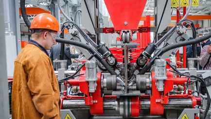 Крупные белорусские заводы объявили о повышении доплат за стаж для сотрудников и материальном поощрении молодёжи