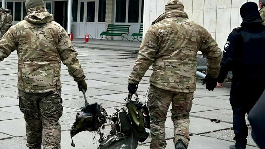 «Я думал мне звездец» – Украинский военный показал российскую ракету, упавшую рядом с ним