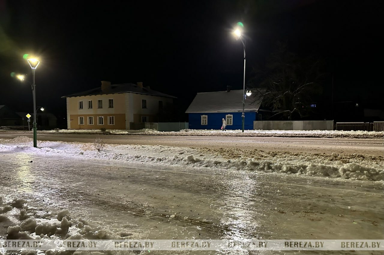 «Чуть на тот свет не отправилась» — Белорусы показали последствия ледяного дождя на Брестчине