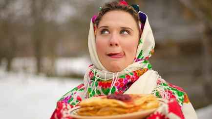 Из какой муки лучше делать бисквиты, а из какой – блинчики? Узнали, зачем в магазине слушать ее скрип и взвешивать