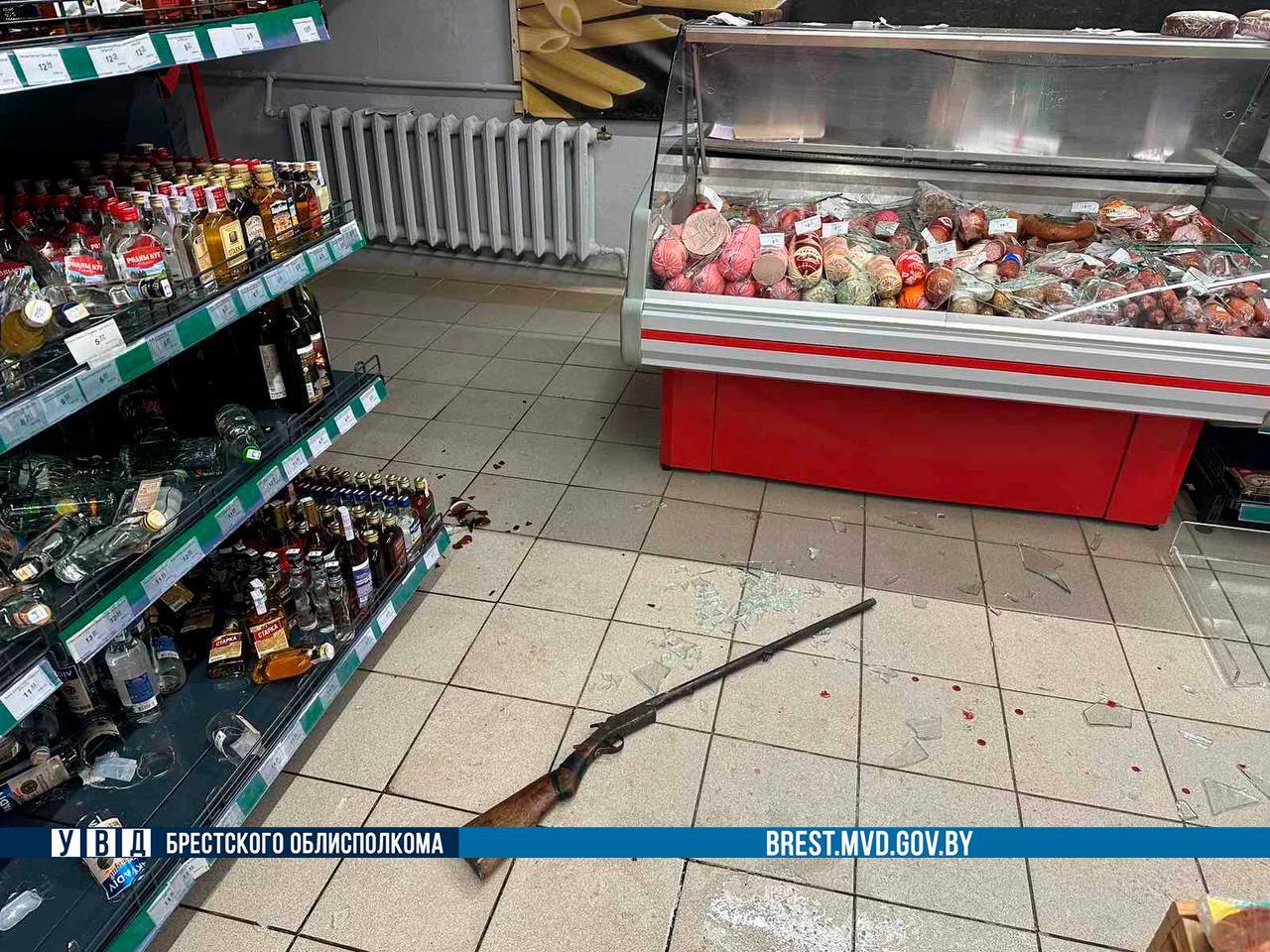 Под Барановичами мужчина с ружьём попытался ограбить магазин