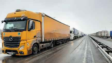 ФСБ России начала разворачивать транспортные средства на границе с Беларусью. Кого коснется?