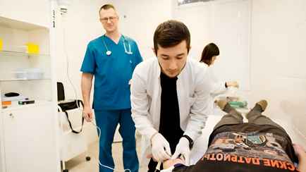 «Не стоим на месте» – Врач-нарколог рассказал, как теперь кодируют белорусов от алкоголизма