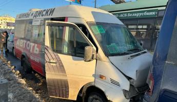 В центре Минска две маршрутки столкнулись с грузовиком – восемь пассажиров в больницах