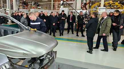 «Три дня работы» – На «БЕЛДЖИ» рассказали, что будет с продажами и очередями за Geely в Беларуси