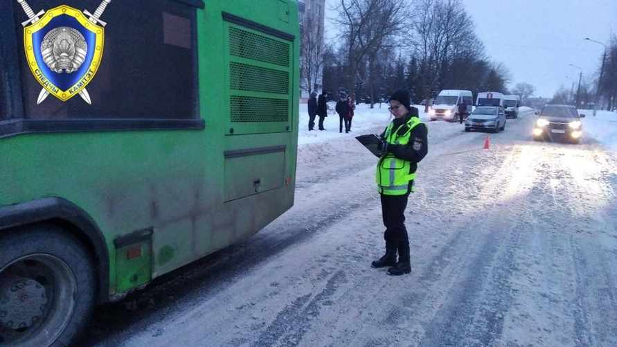 В Жодино автобус зажал дверями шубу пассажирки, она погибла