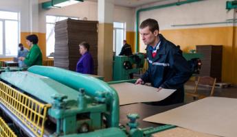 В Минтруда разрешили белорусам работать на час меньше. Но не всем и не каждый день