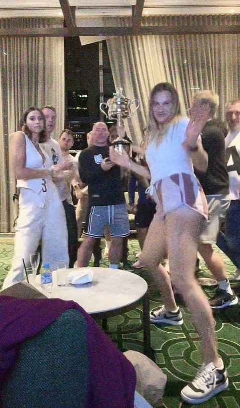 "Я же говорила, что мы немного выпьем" — Соболенко показала, как веселится после победы на Australian Open