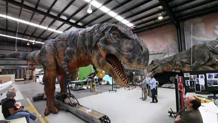 "Теперь восстания машин я боюсь еще больше" — Видео с нападающим "тираннозавром" поразило миллионы людей в Сети