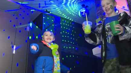 В Сети завирусились видео с диско-туалетами. Это как?