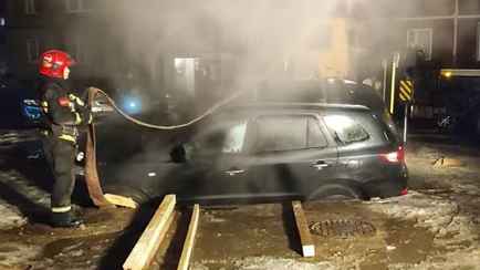 В Витебске автомобиль провалился в теплотрассу