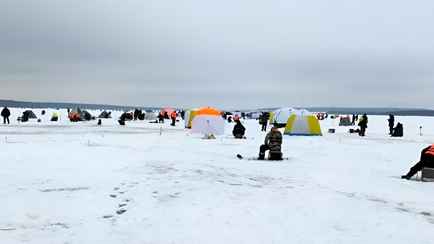 «Очень скромно, 20 рыбин» – На Зельвенском водохранилище собралось не меньше тысячи рыбаков