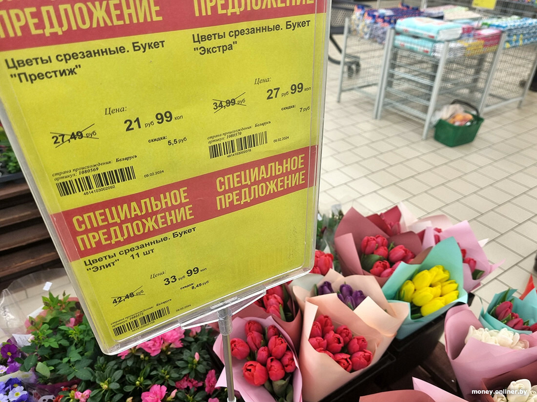 В белорусских магазинах появились тюльпаны. И уже со скидками