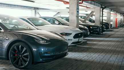 Когда белорусы обязаны уплатить пошлину за привезенный электромобиль? В Таможне рассказали об исключении