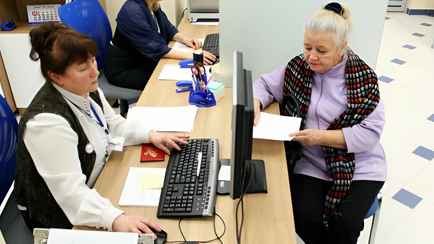 Пенсионерка пришла в банк в Могилеве, чтобы «задекларировать сбережения». А сотрудница вызвала милицию. Что случилось?