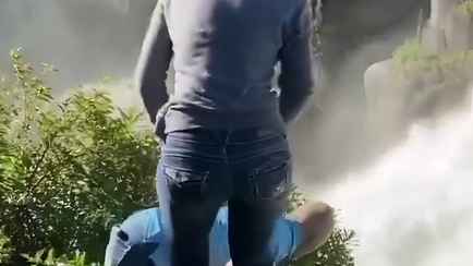 Видео, где мужчина сделал предложение у водопада, набрало 12 млн. просмотров. Что пошло не так?