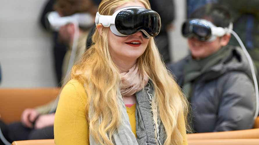 Стала известна цена Apple Vision Pro в Беларуси. На сколько дороже, чем в США, где продают по $3499?