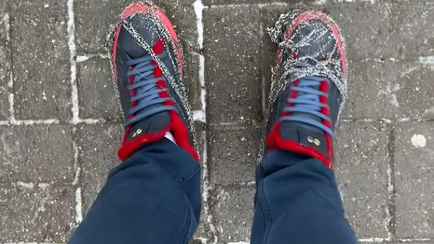 «Уж лучше так, чем в травмопункт» – Минский блогер показал дешевый лайфхак против гололеда