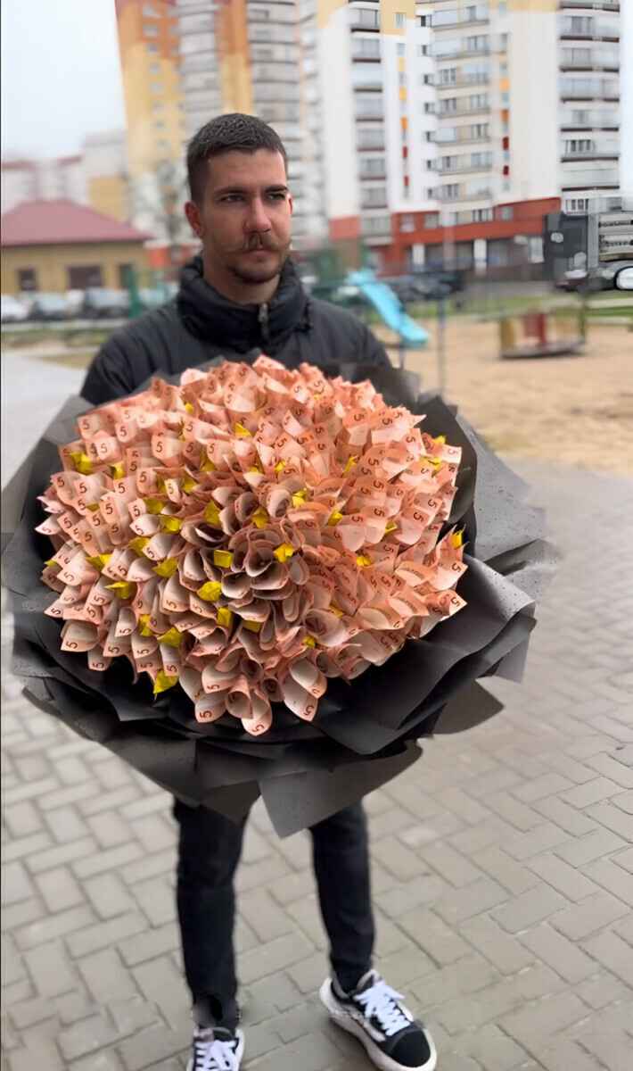 1600 рублей и не только. Белоруска собрала «самый дорогой букет». И в нем нет цветов