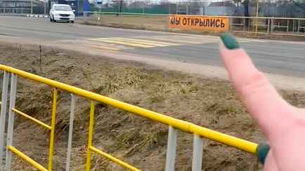 «Думала, что только в России такое» – В Солигорском районе открыли магазин, а дорожники перекрыли к нему доступ