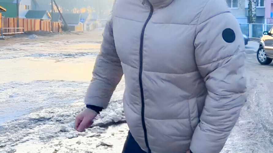 Мужчина в Борисове частично разделся рядом с лужей. Что решил показать?