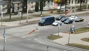 Видео ДТП в Кобрине показало, почему переход дороги на «желтый» может закончиться трагедией. 18+