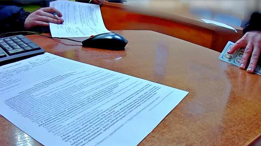 ГАИ остановила белоруса за нарушение. Но в итоге его жена попала под уголовку. За что?