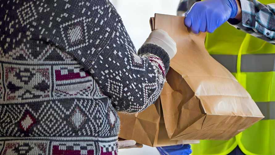 МВД призвало курьеров проверять посылки белорусов. Зачем?