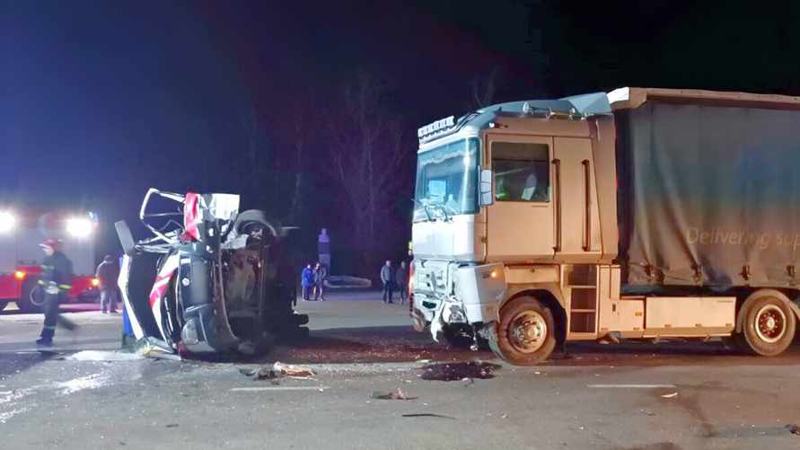 В Славгороде скорая помощь попала под фуру. Водителя и медика увезли в больницу