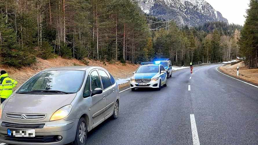 В Германии белорус распылил перцовый баллончик в лицо полицейскому. Кого прятал в машине?