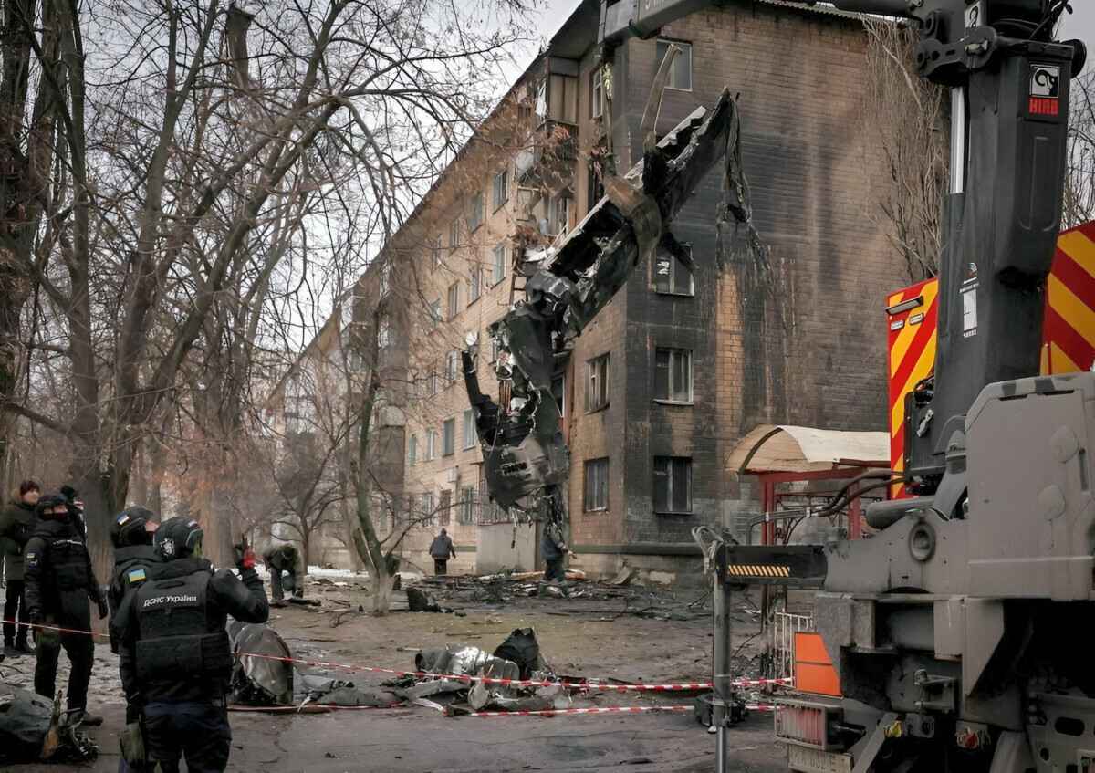 «Зацепило школу» и зарево над нефтебазой. Россия и Украина обменялись ударами