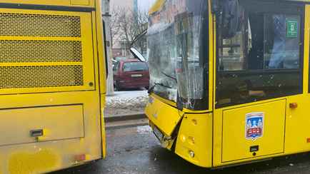 В Минске из-за столкновения автобусов четверо взрослых и пять детей попали в РНПЦ травматологии