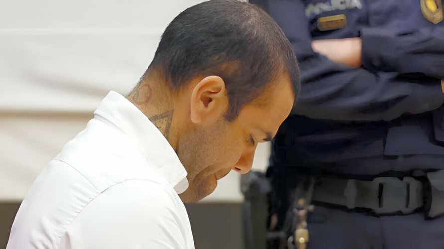 Самого титулованного футболиста в истории приговорили к 4,5 года тюрьмы