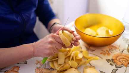 Зачем белорусам замораживать картофельные очистки? Вот где понадобятся уже через несколько месяцев