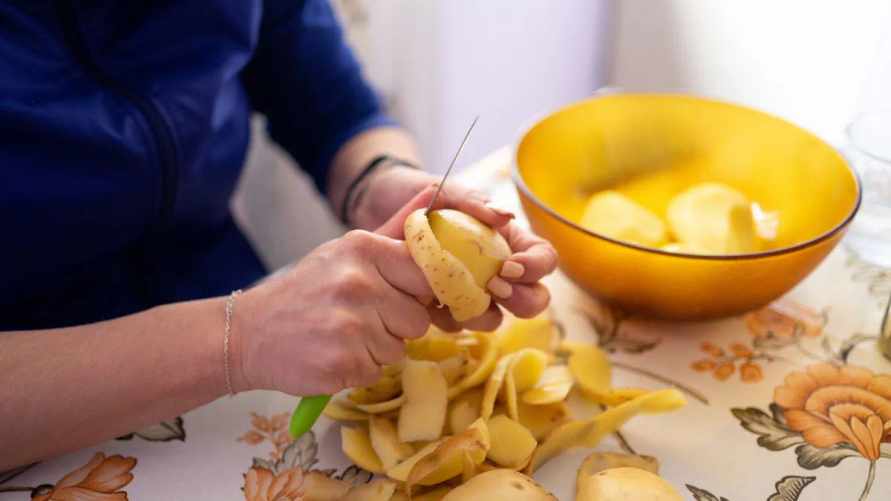 Зачем белорусам замораживать картофельные очистки? Вот где понадобятся уже через несколько месяцев