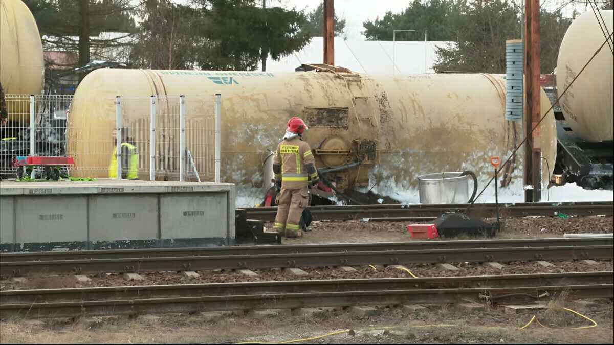 В Польше сошел с рельсов поезд с авиационным топливом. Что известно?