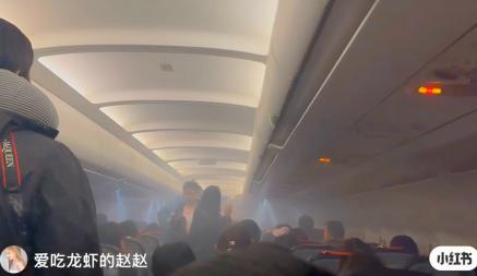 В салоне самолета, летевшего в Шанхай, произошел взрыв