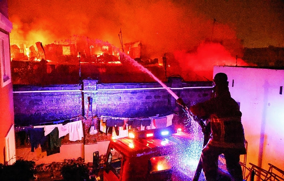"Адский огонь" — В Найроби огненный шар поглотил жилые дома и склады