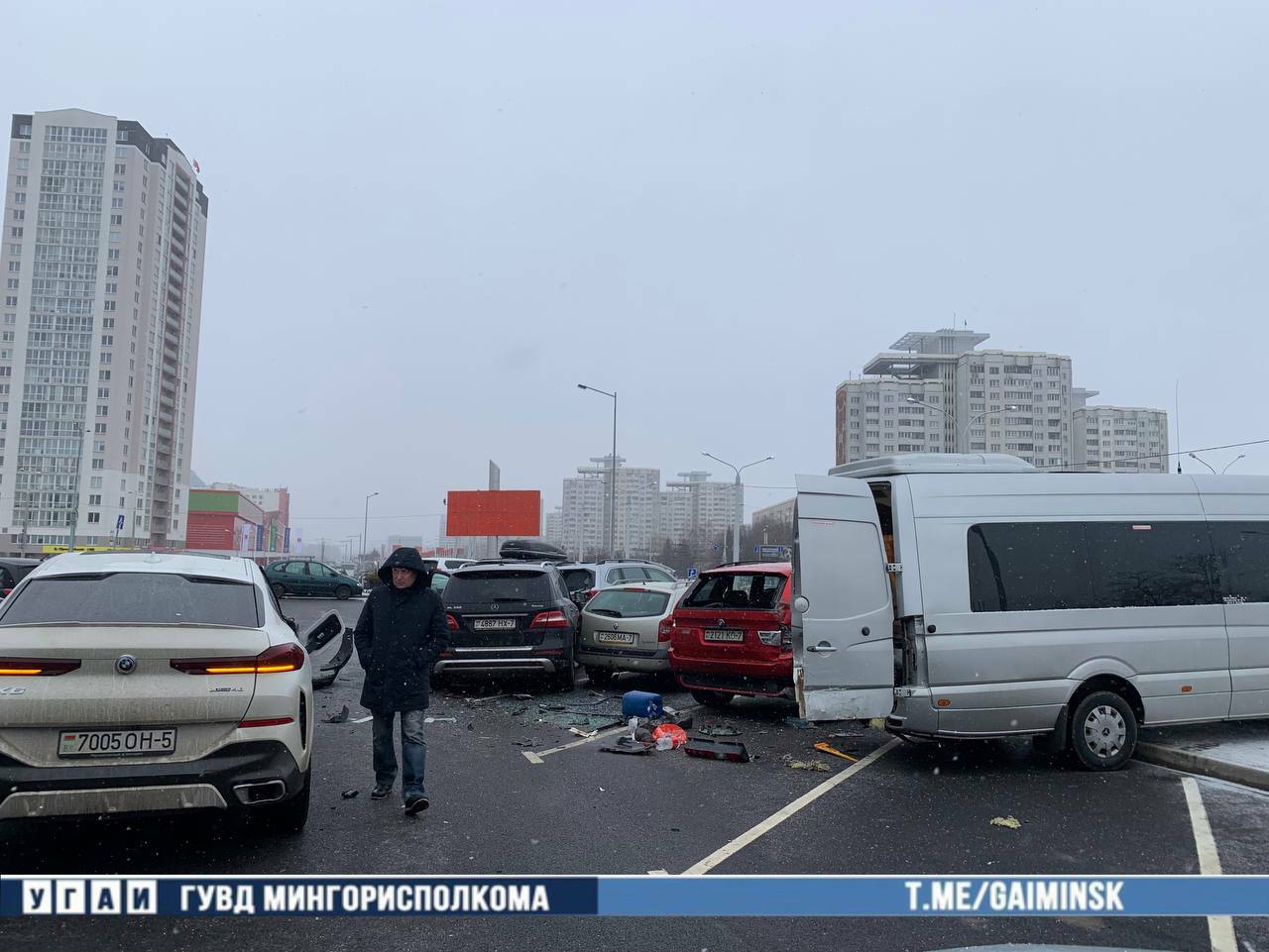 В Минске водитель Mercedes протаранил пять автомобилей